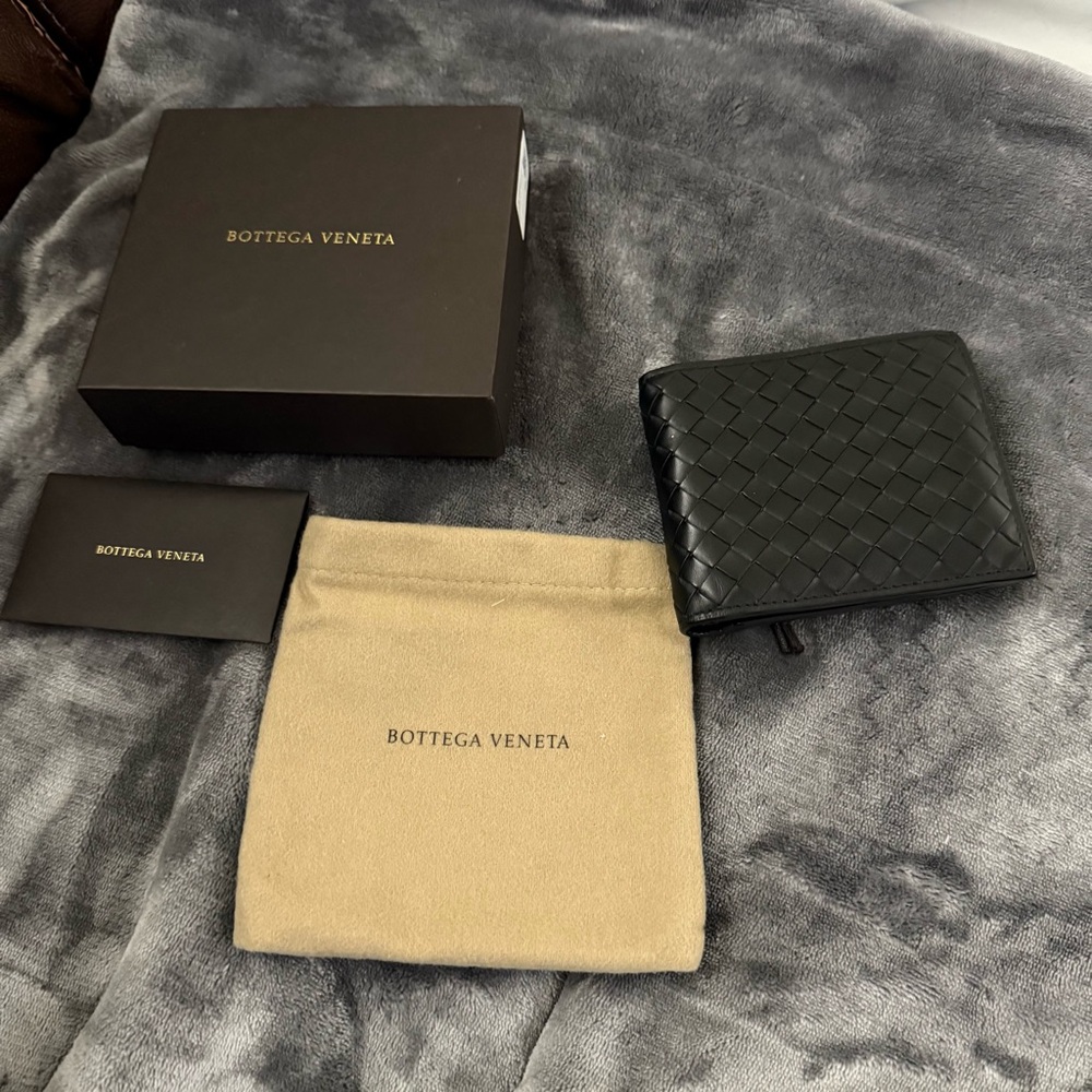 Bottega Veneta men’s intrecciato bi-fold wallet